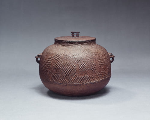 重要文化財 芦屋霰地楓鹿図真形釜