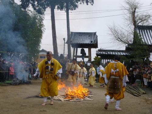 石垣山観音寺「初観音大祭」（火渡り）