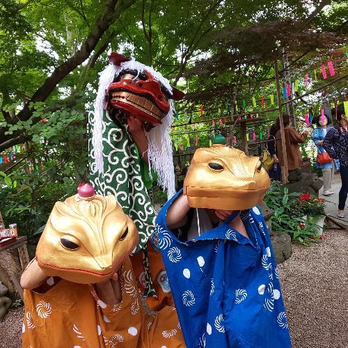 如意輪寺　かえる記念日（大道芸）