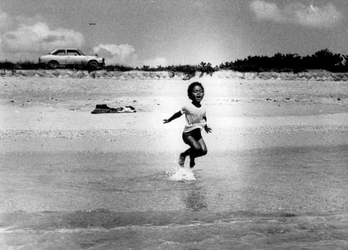 石川真生「赤花 アカバナー 沖縄の女」シリーズより、1975-1977年