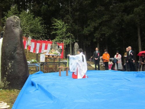 米神山巨石祭