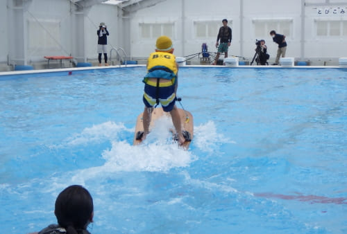耶馬溪B&G海洋センタープール プールで水上スキー体験＆水辺の安全教室