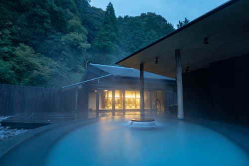 露天風呂（男性）「御船山楽園ホテル らかんの湯」