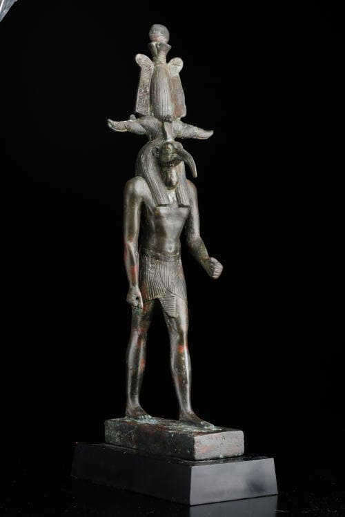 アテフ冠を被ったトト神像
