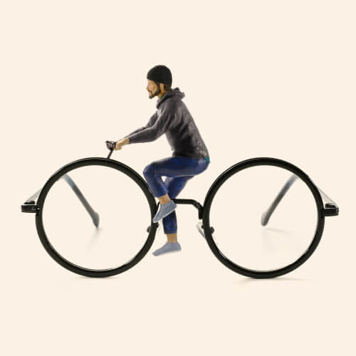 メガネでかけ回る